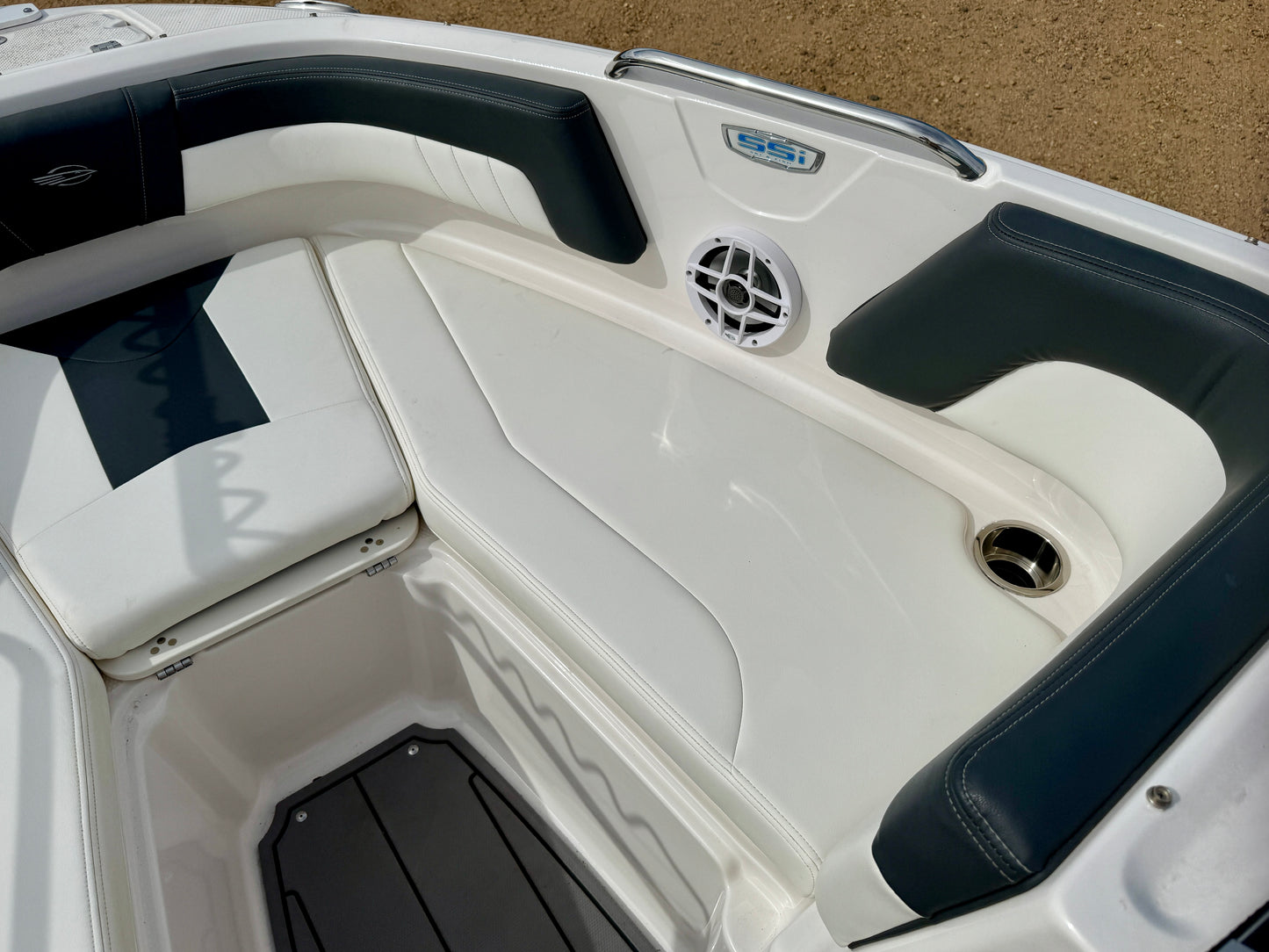 2023 Chaparral 21' Ski & Fish - LIKE NEW