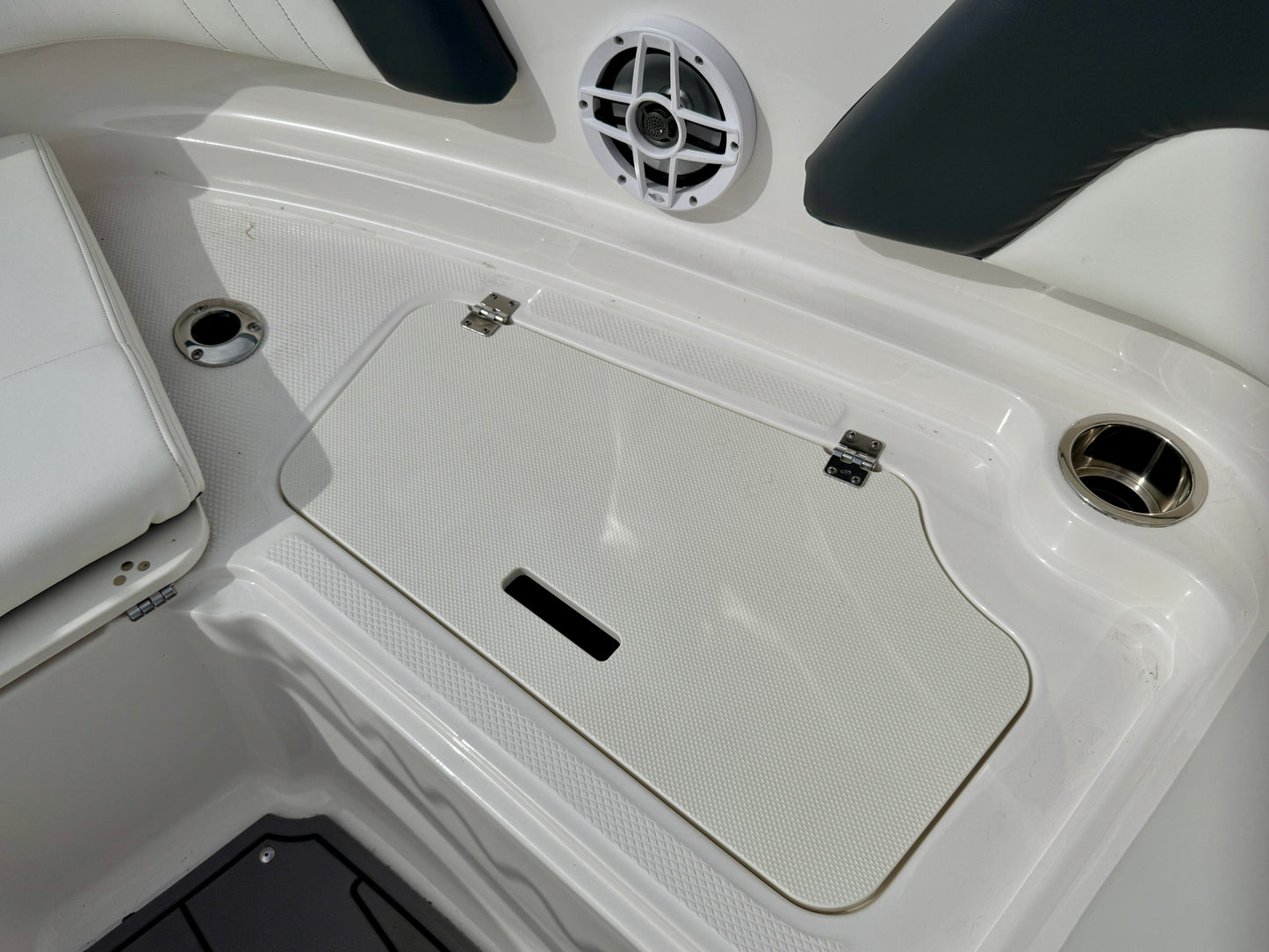 2023 Chaparral 21' Ski & Fish - LIKE NEW