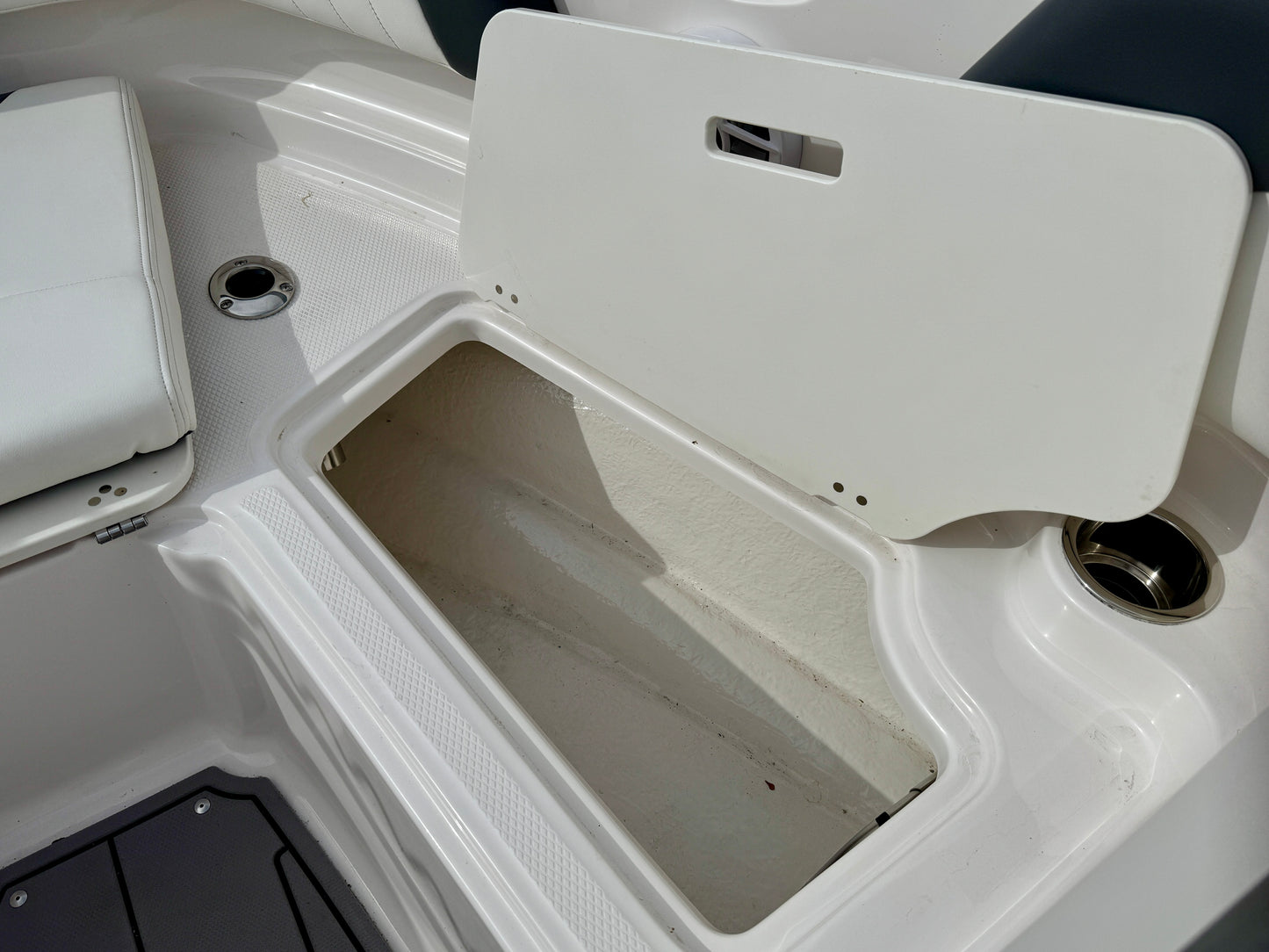 2023 Chaparral 21' Ski & Fish - LIKE NEW