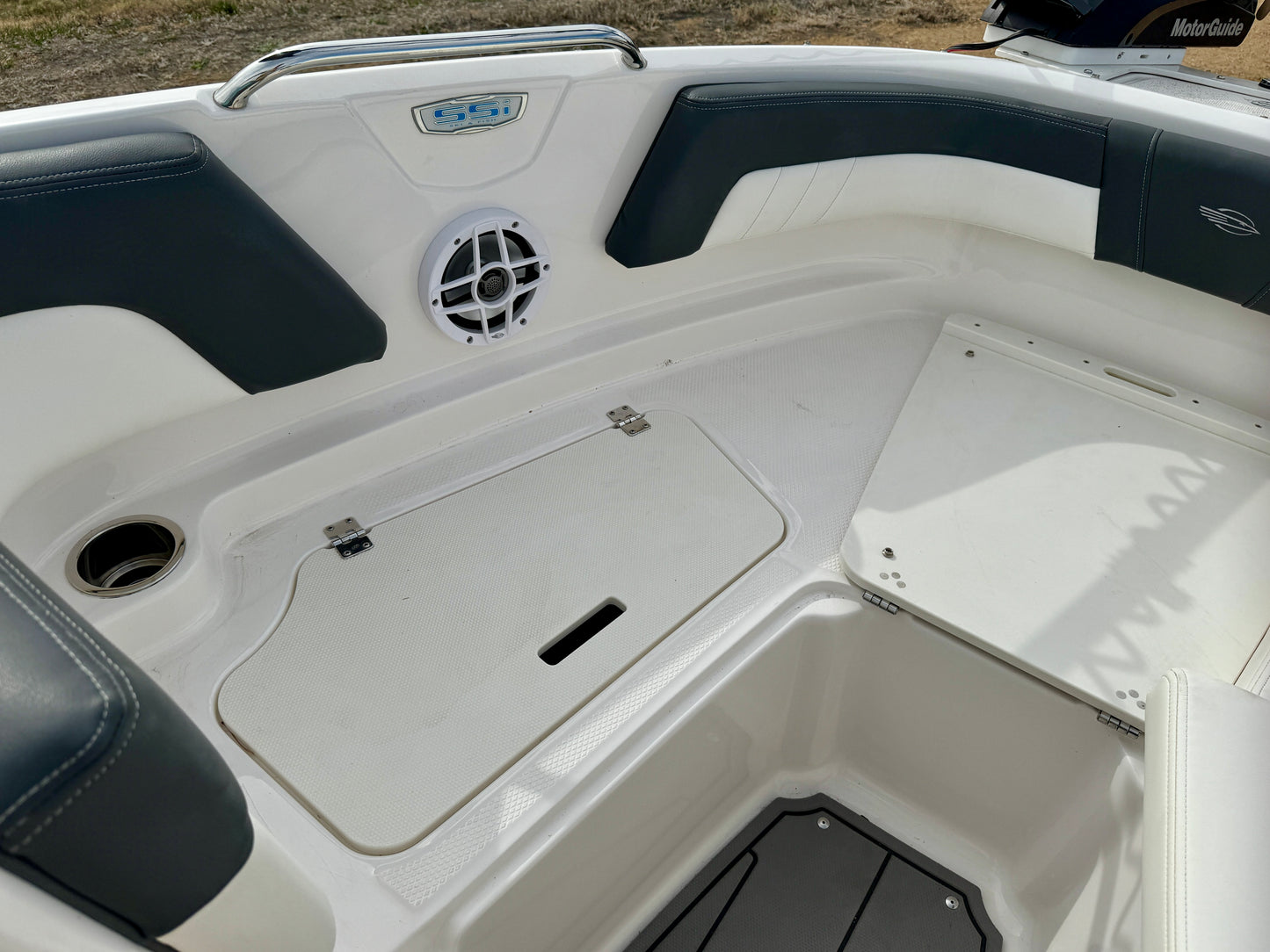 2023 Chaparral 21' Ski & Fish - LIKE NEW