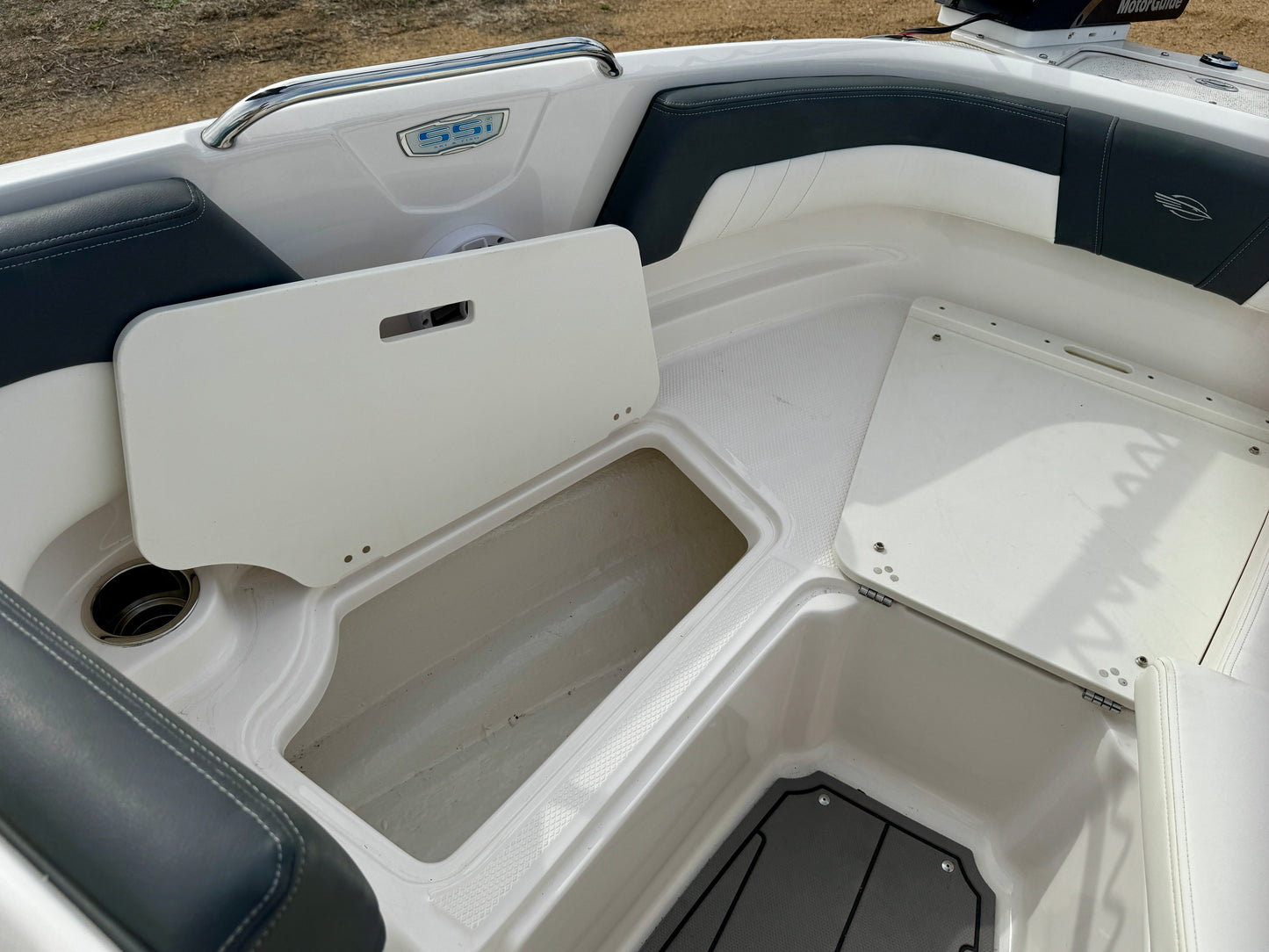2023 Chaparral 21' Ski & Fish - LIKE NEW