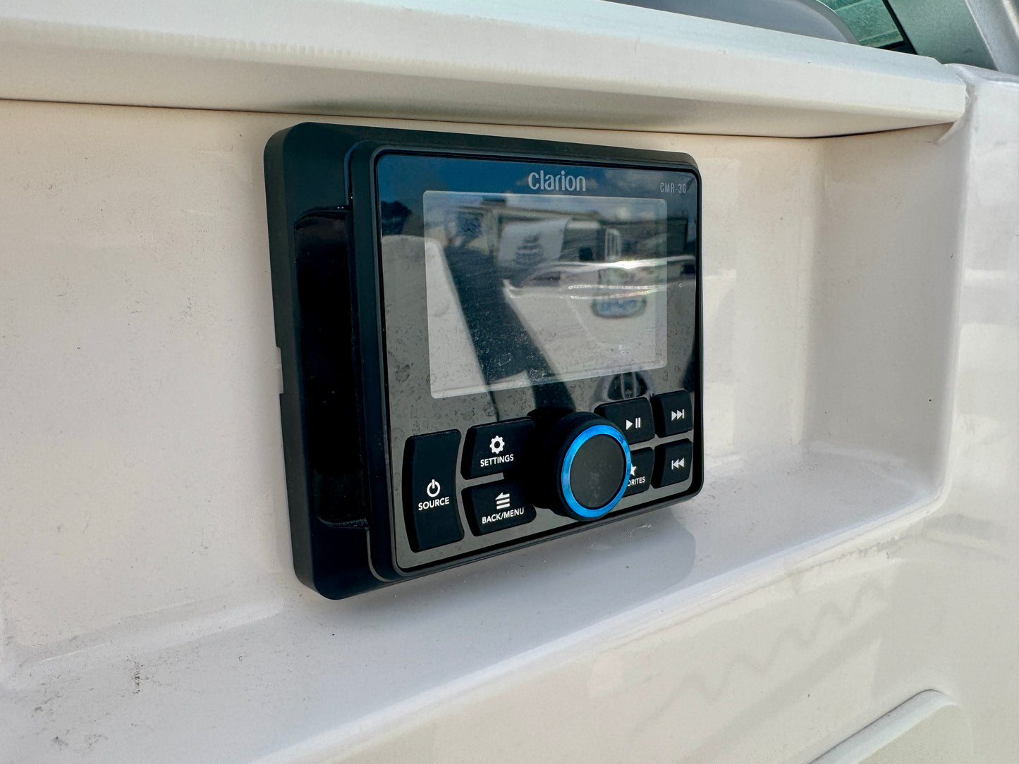 2023 Chaparral 21' Ski & Fish - LIKE NEW