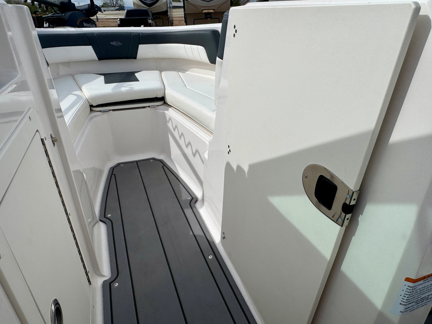 2023 Chaparral 21' Ski & Fish - LIKE NEW
