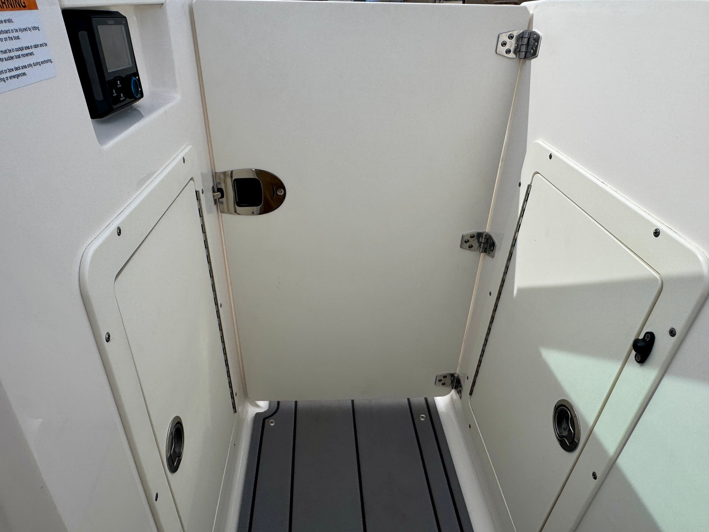 2023 Chaparral 21' Ski & Fish - LIKE NEW