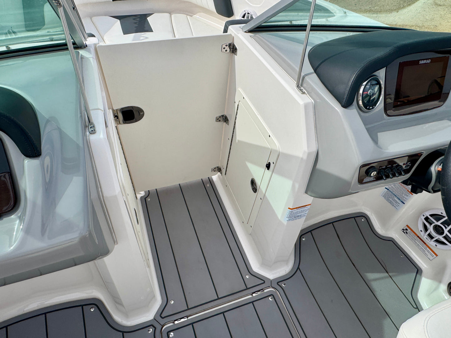 2023 Chaparral 21' Ski & Fish - LIKE NEW