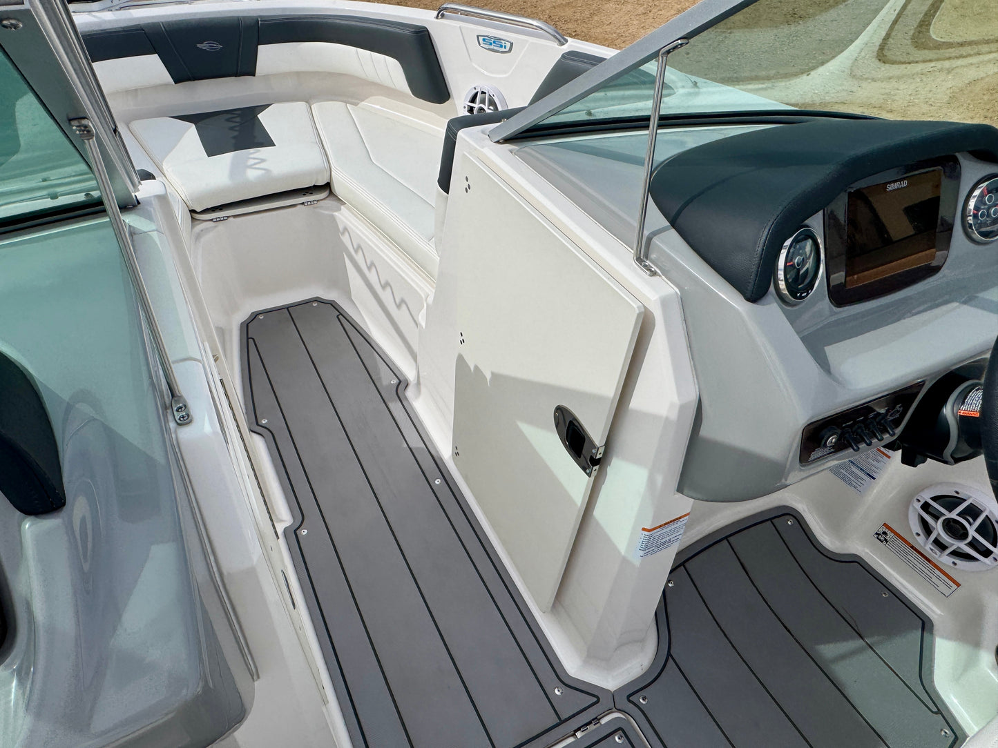 2023 Chaparral 21' Ski & Fish - LIKE NEW