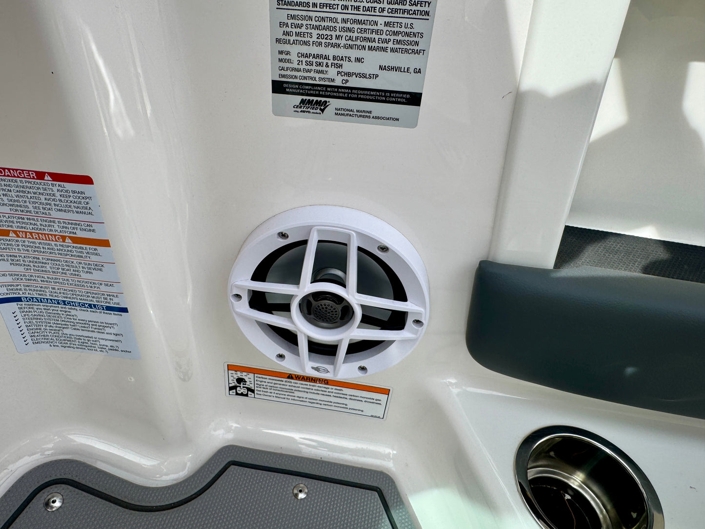 2023 Chaparral 21' Ski & Fish - LIKE NEW