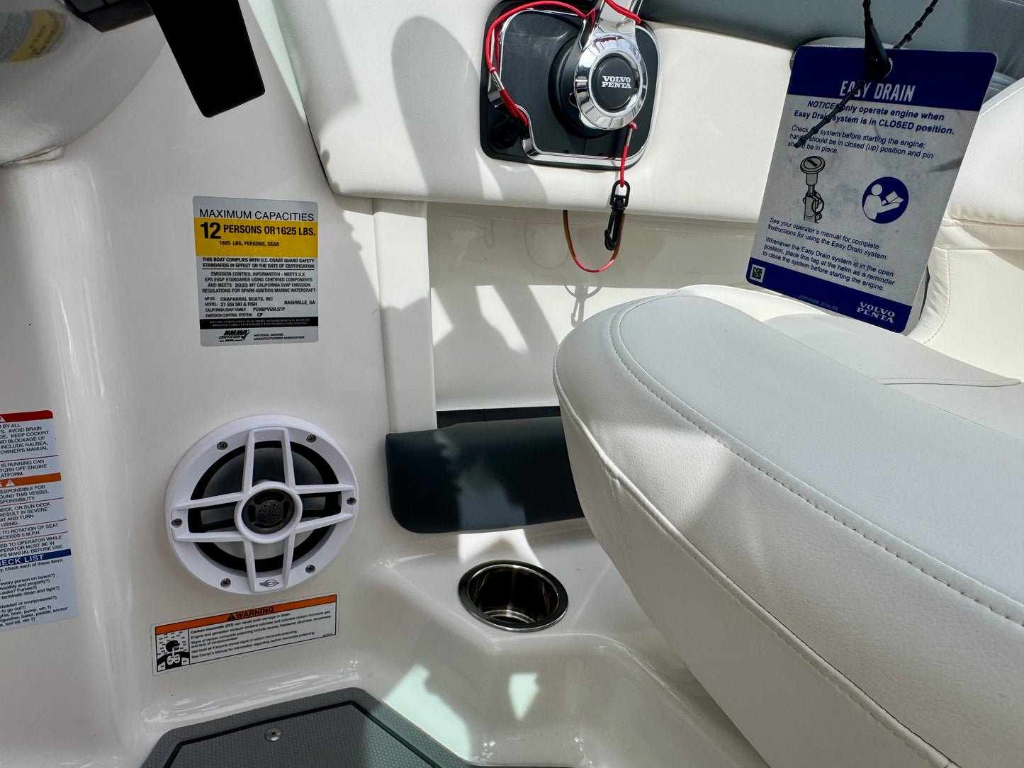 2023 Chaparral 21' Ski & Fish - LIKE NEW
