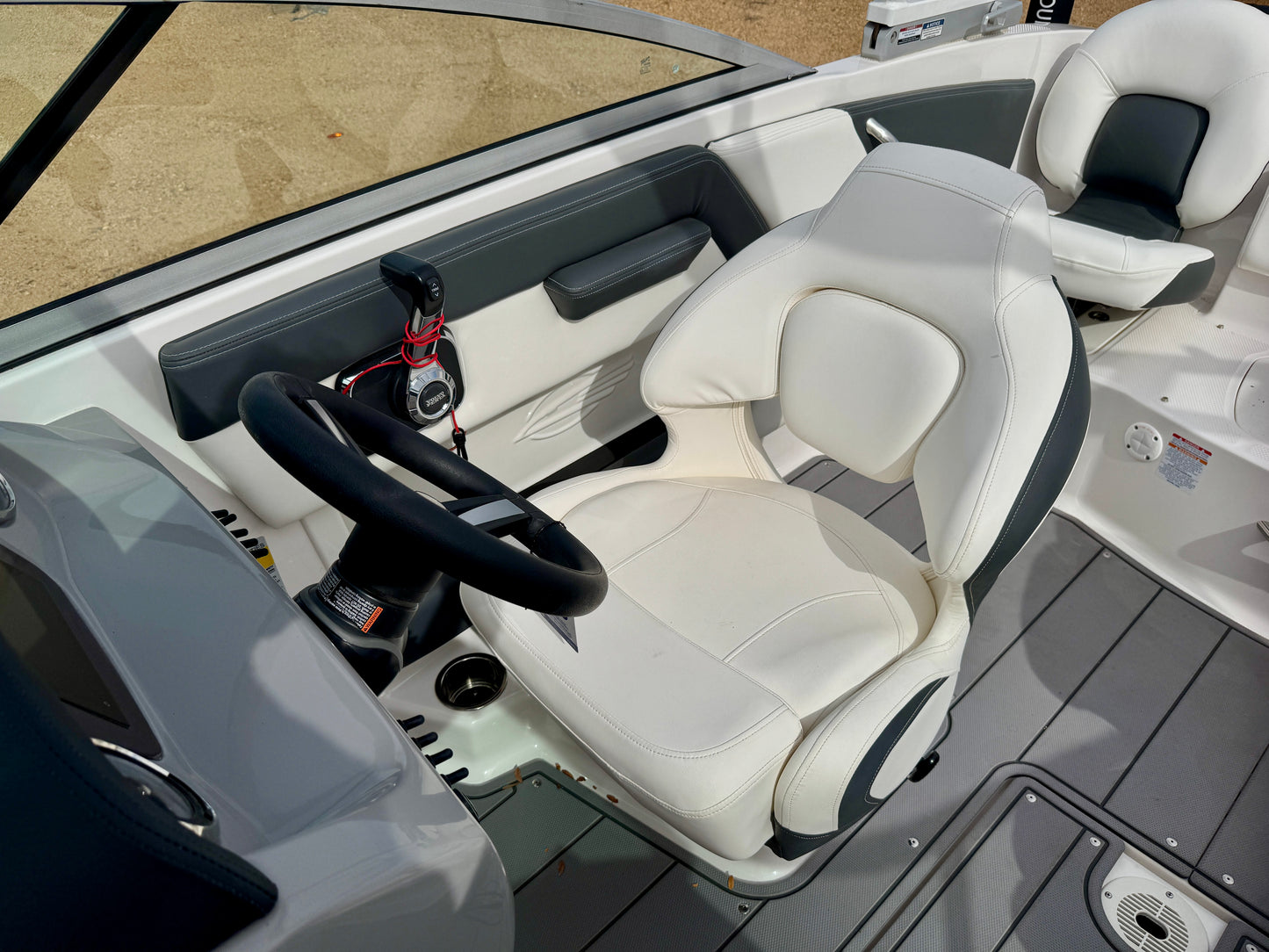 2023 Chaparral 21' Ski & Fish - LIKE NEW