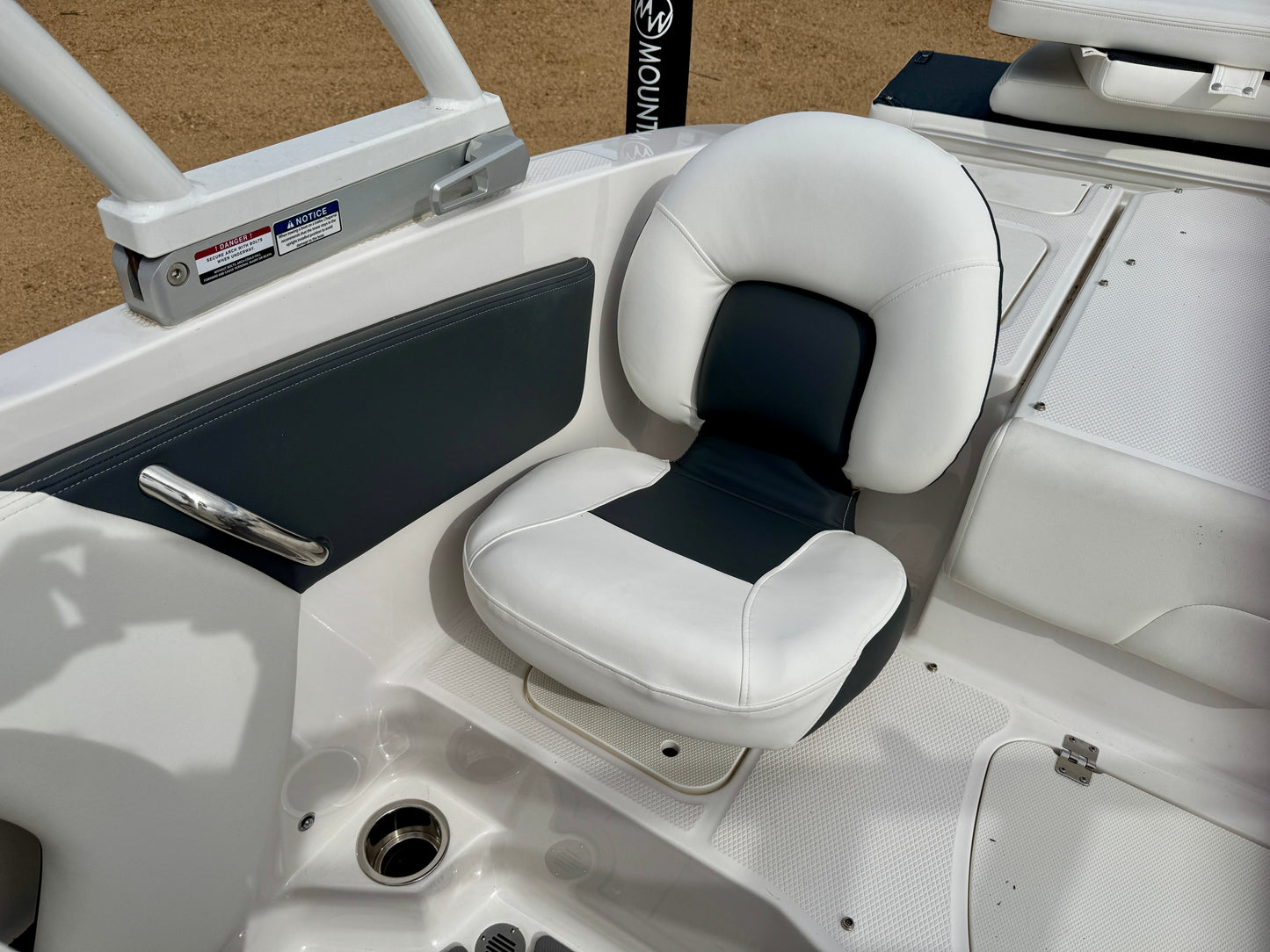 2023 Chaparral 21' Ski & Fish - LIKE NEW