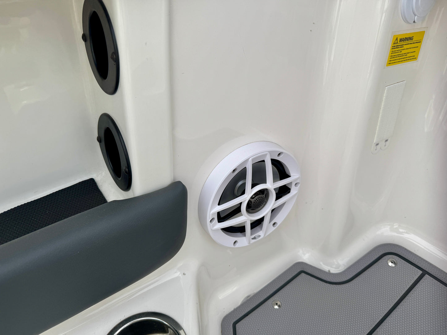 2023 Chaparral 21' Ski & Fish - LIKE NEW