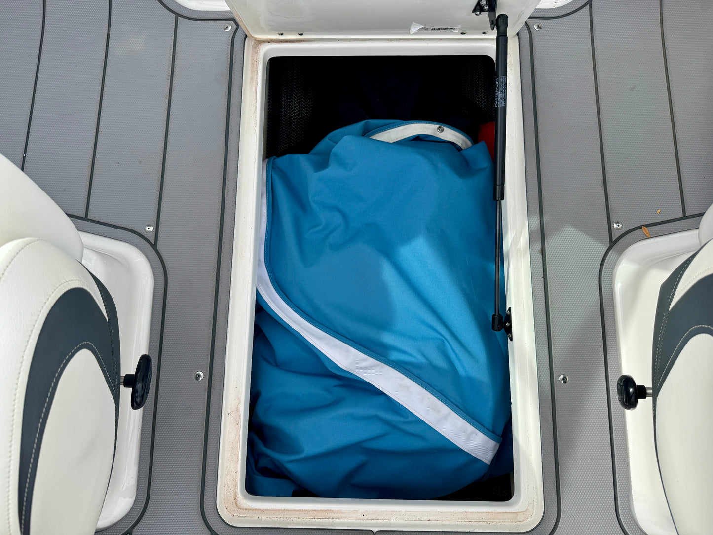 2023 Chaparral 21' Ski & Fish - LIKE NEW