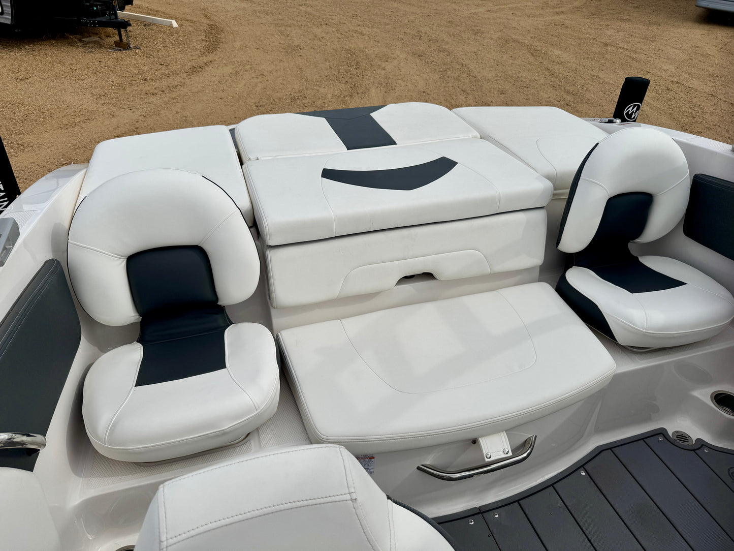 2023 Chaparral 21' Ski & Fish - LIKE NEW