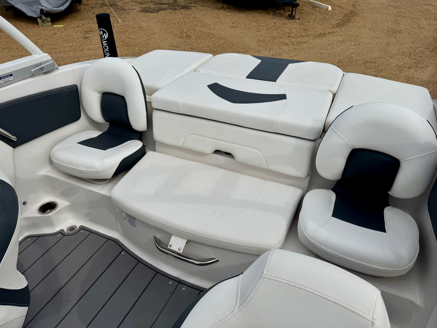2023 Chaparral 21' Ski & Fish - LIKE NEW