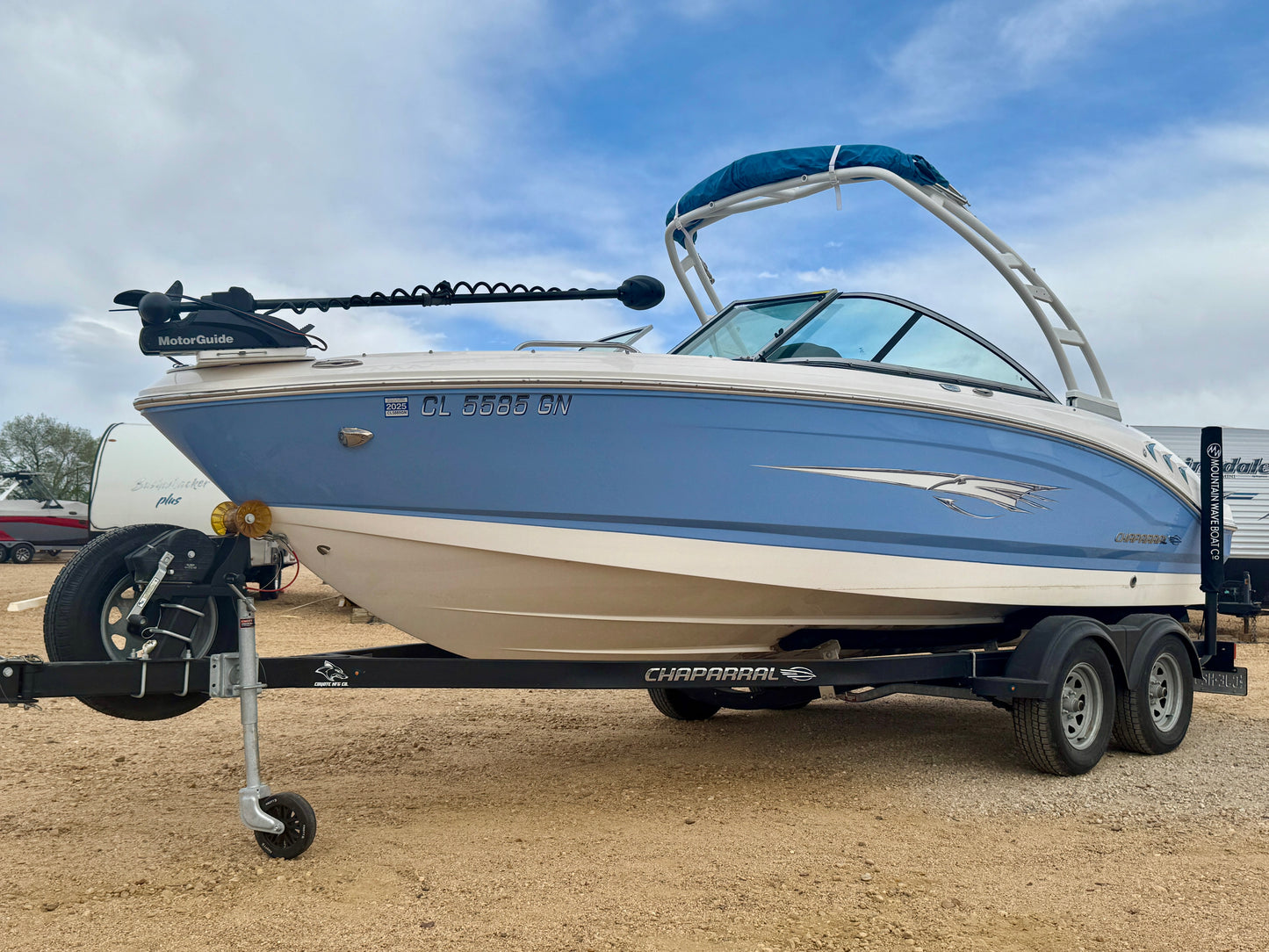2023 Chaparral 21' Ski & Fish - LIKE NEW