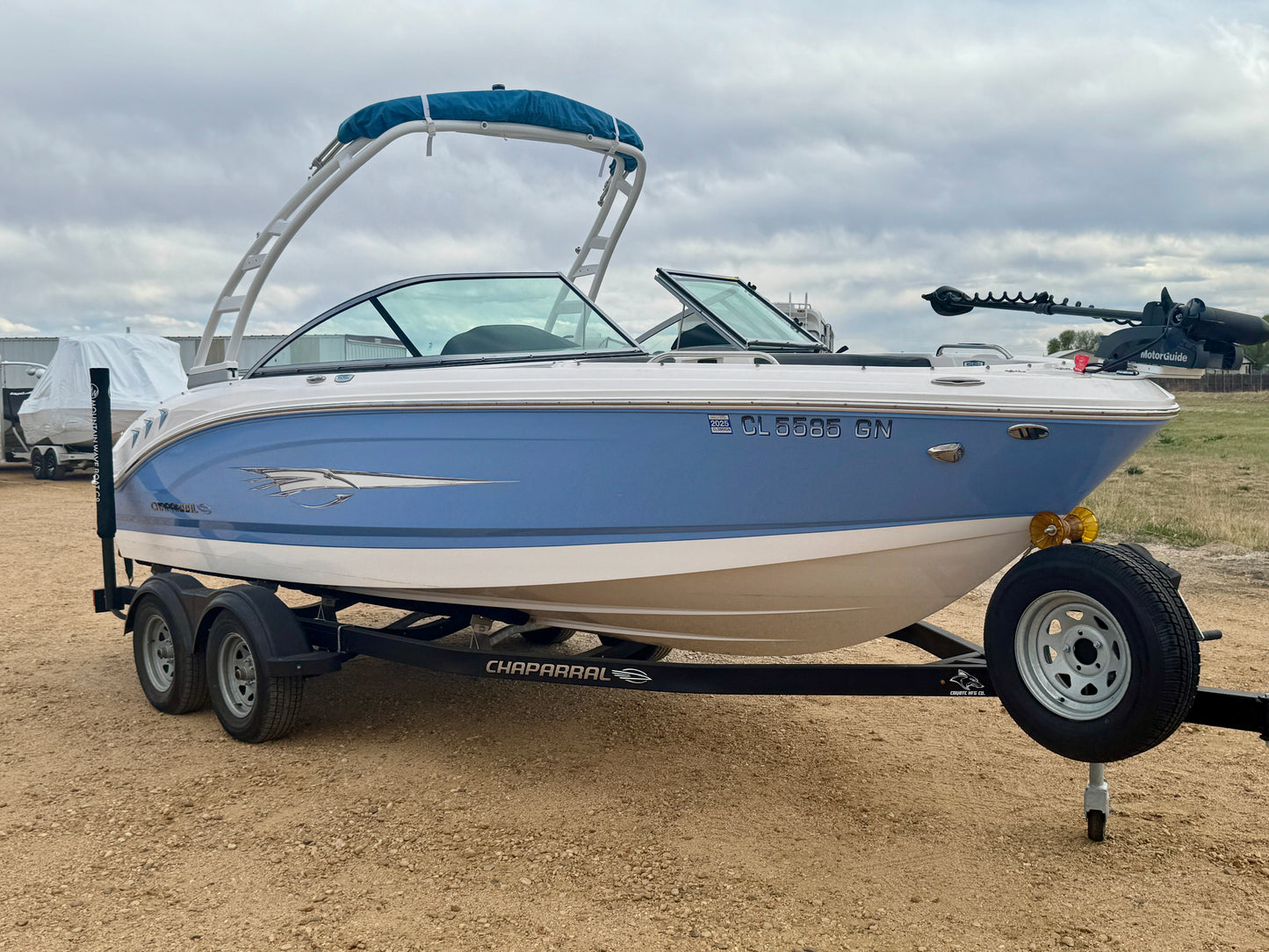 2023 Chaparral 21' Ski & Fish - LIKE NEW