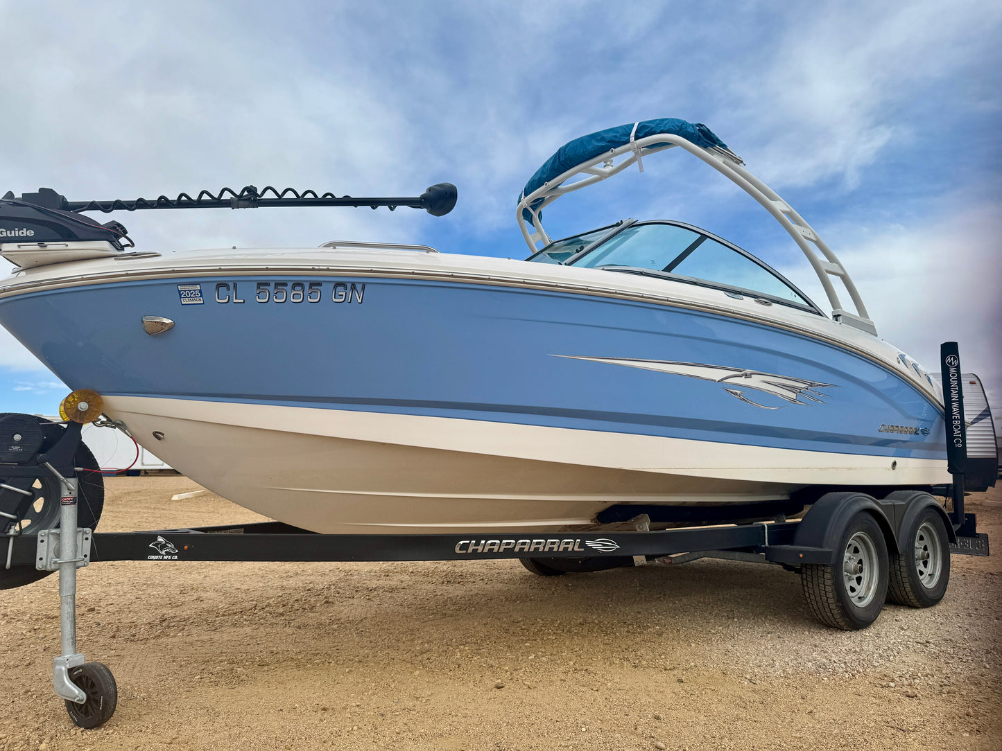 2023 Chaparral 21' Ski & Fish - LIKE NEW