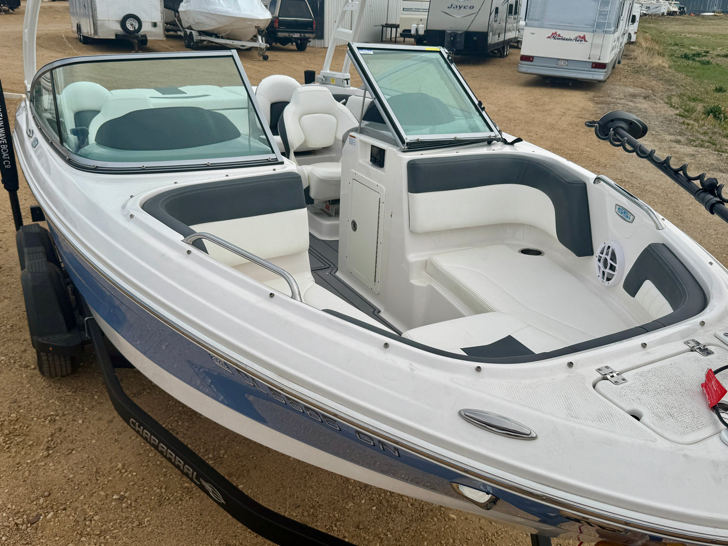 2023 Chaparral 21' Ski & Fish - LIKE NEW