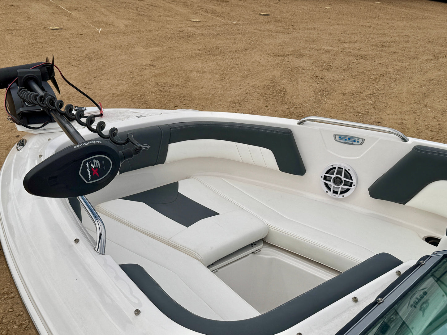 2023 Chaparral 21' Ski & Fish - LIKE NEW