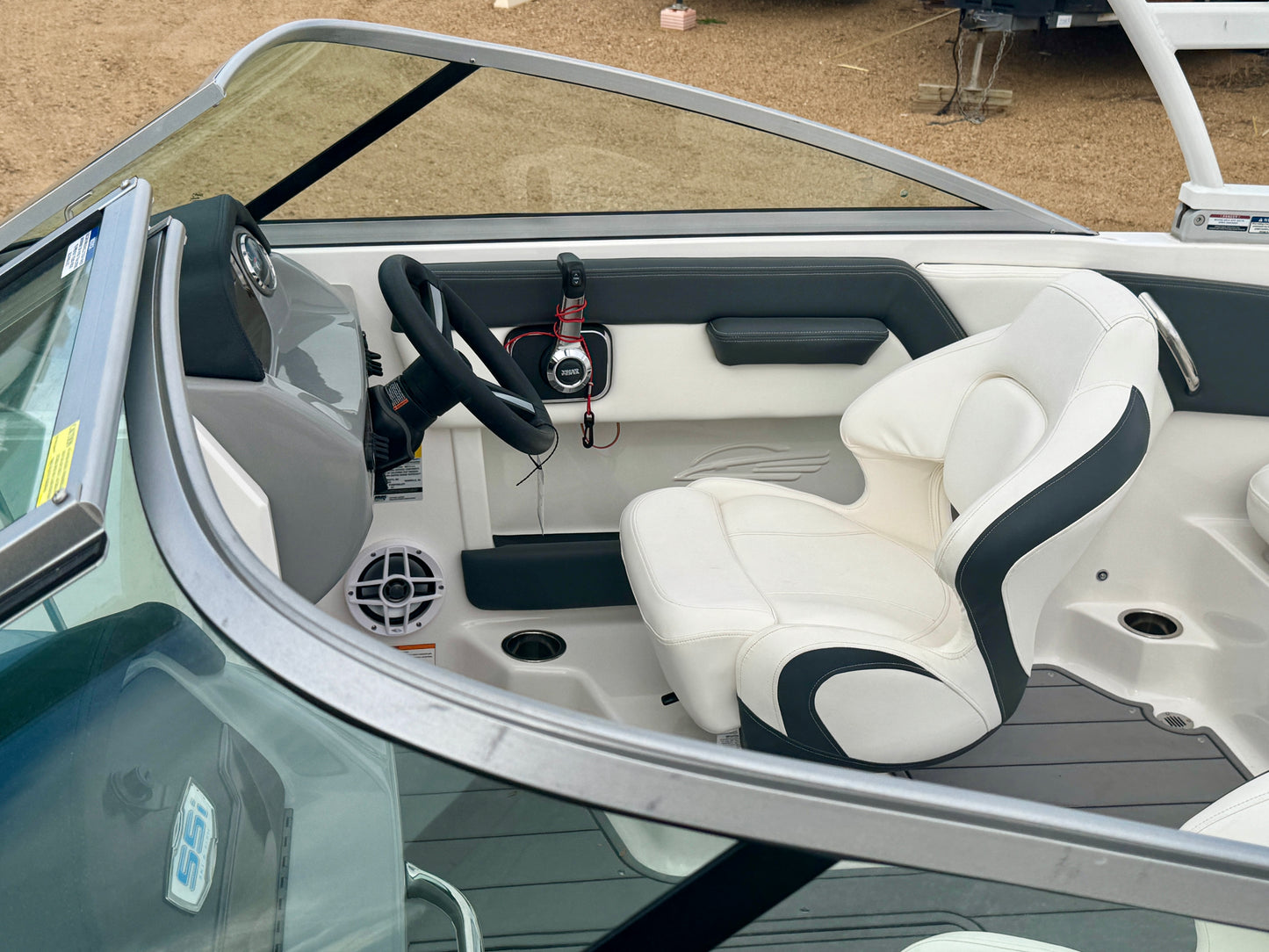 2023 Chaparral 21' Ski & Fish - LIKE NEW