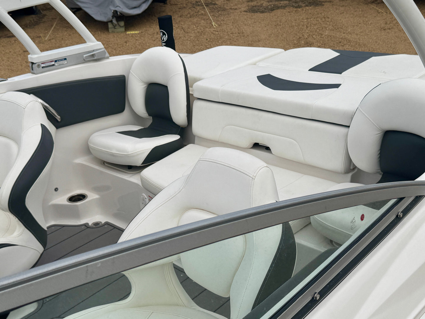 2023 Chaparral 21' Ski & Fish - LIKE NEW
