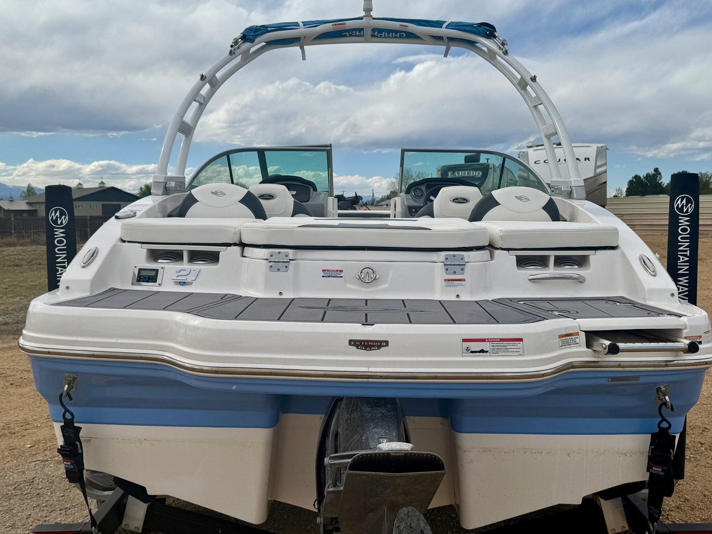 2023 Chaparral 21' Ski & Fish - LIKE NEW