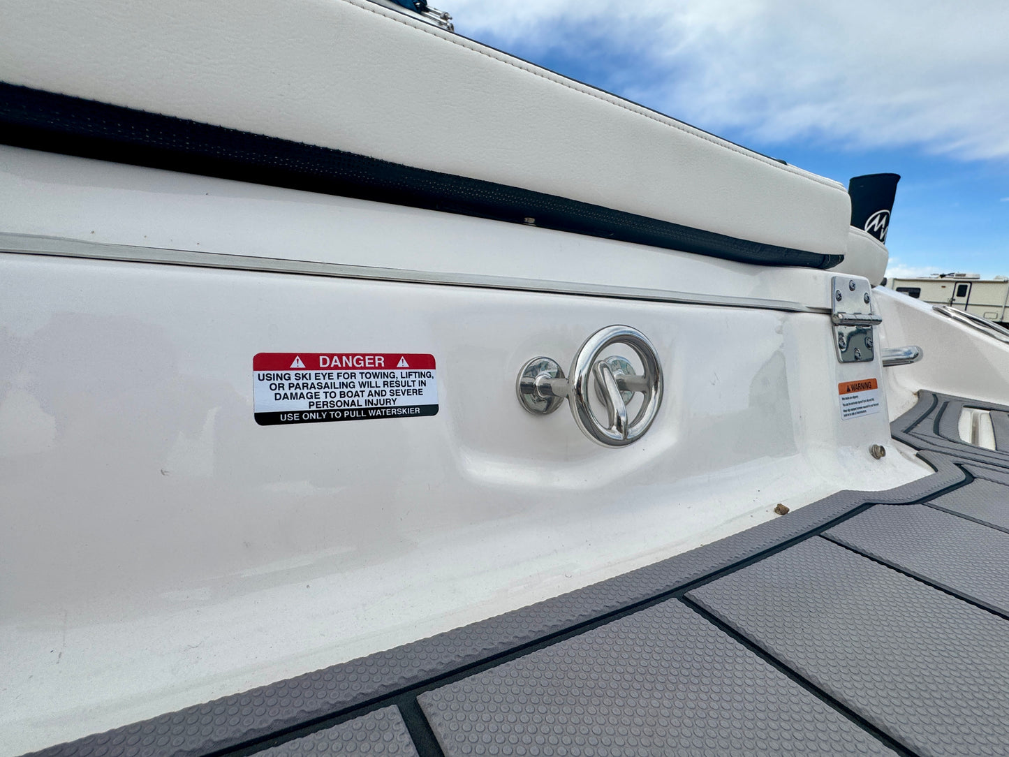 2023 Chaparral 21' Ski & Fish - LIKE NEW