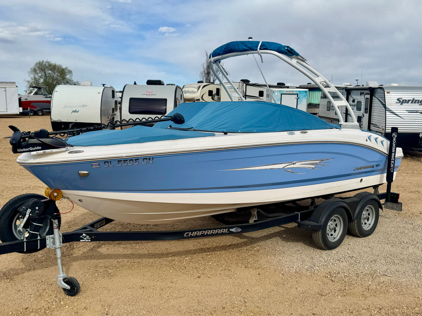 2023 Chaparral 21' Ski & Fish - LIKE NEW