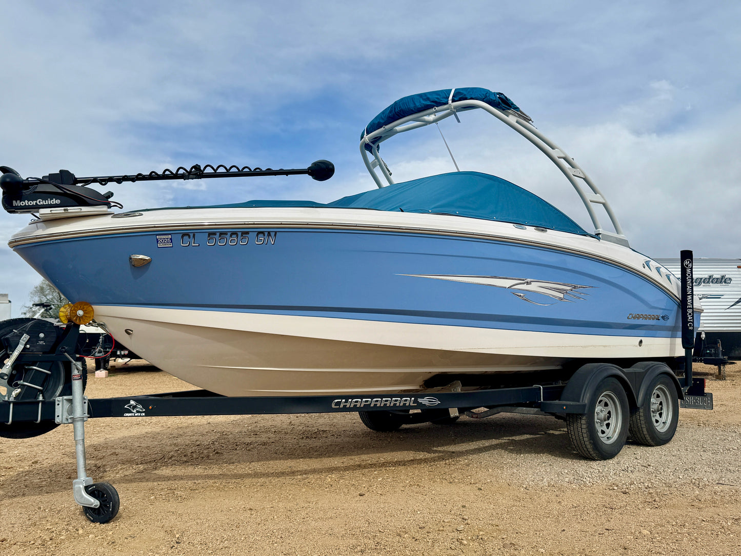 2023 Chaparral 21' Ski & Fish - LIKE NEW