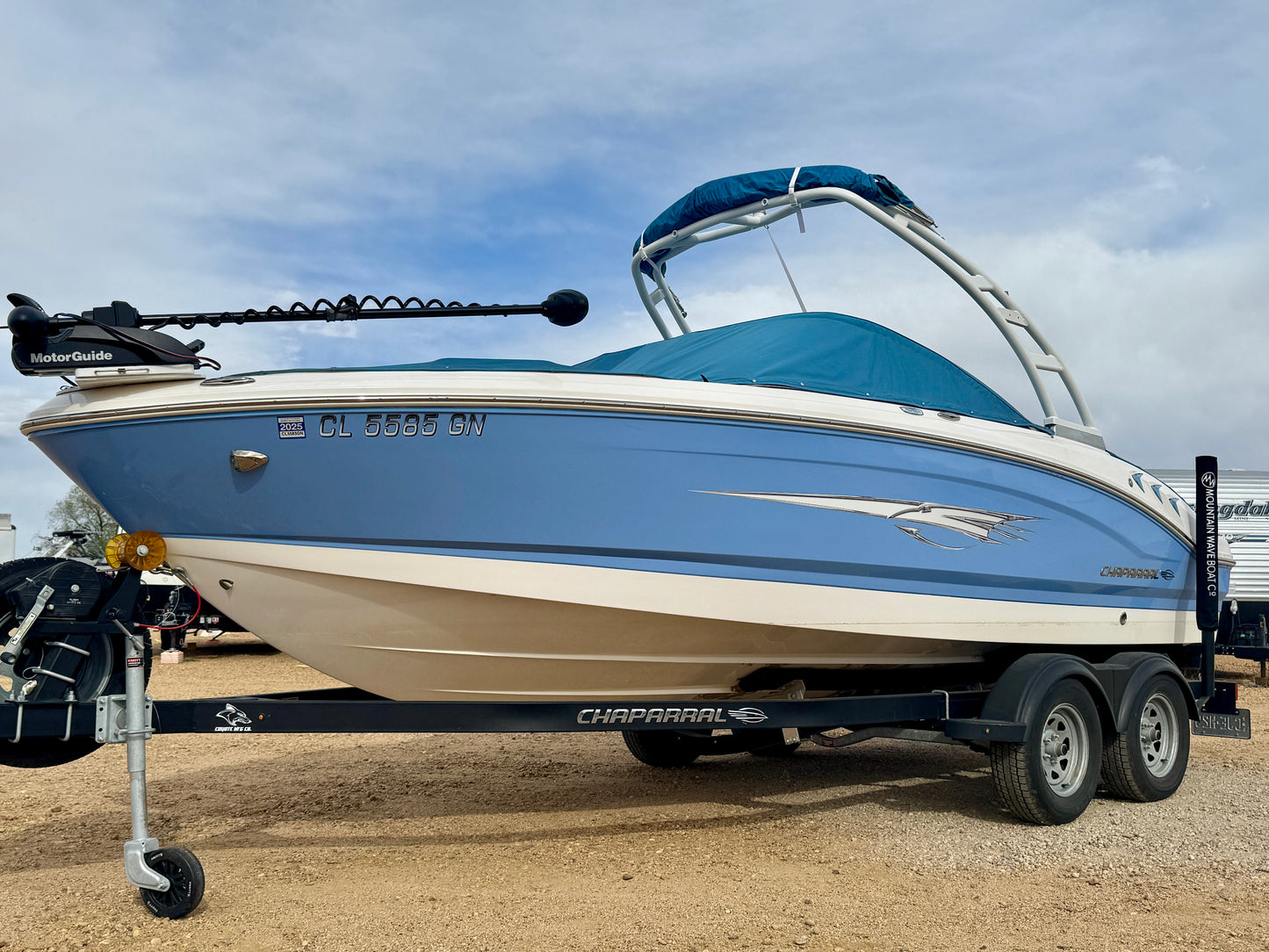 2023 Chaparral 21' Ski & Fish - LIKE NEW