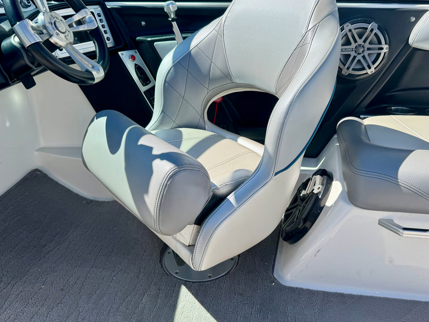 2014 MasterCraft X10 - 6.0L - 400 Hrs