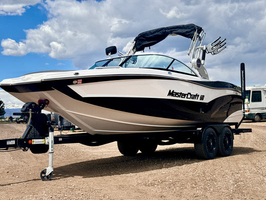 2020 MasterCraft XT22 - Low Hours - Warranty