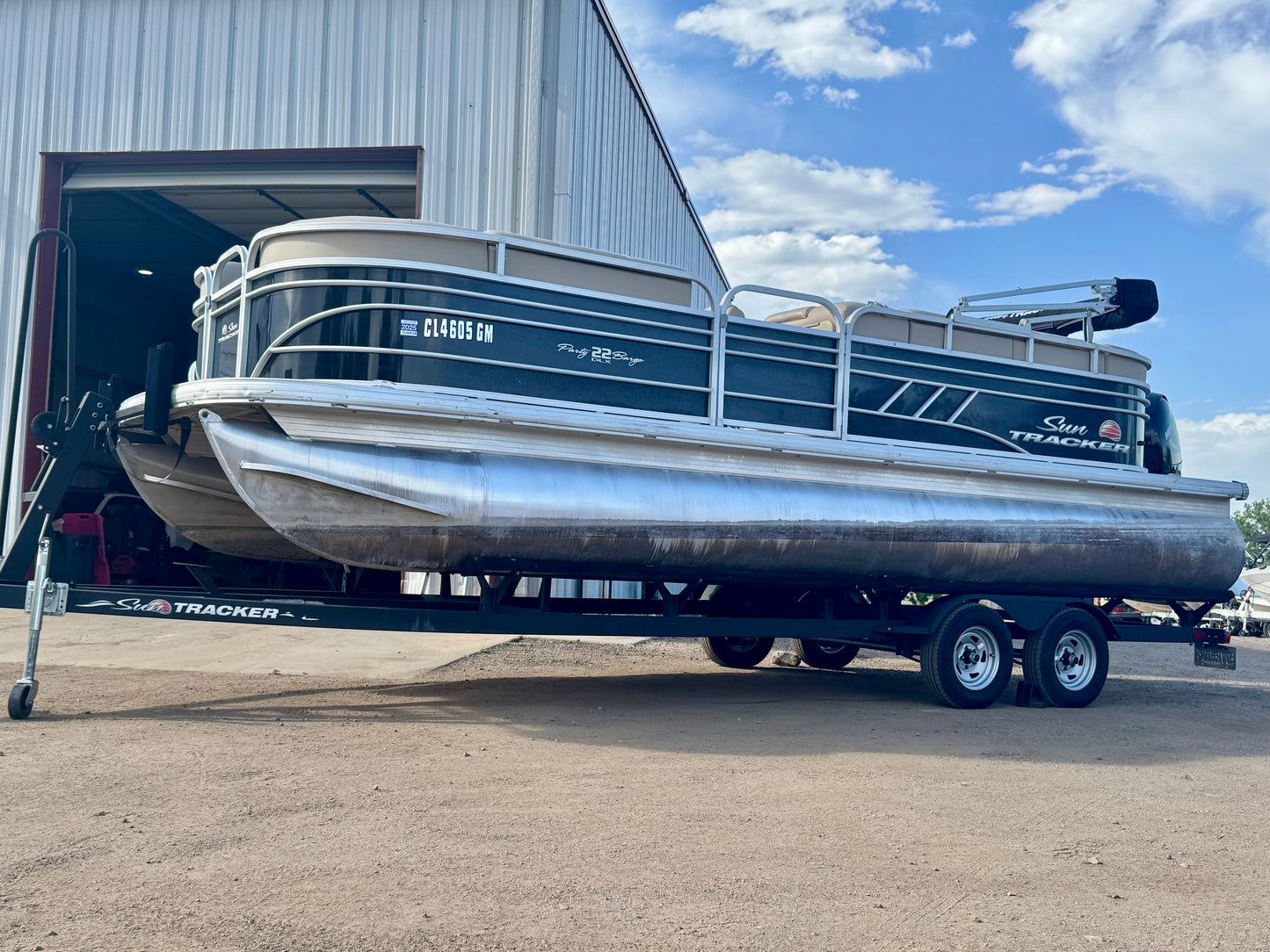 2021 Sun Tracker - Party Barge 22 DLX - 150HP