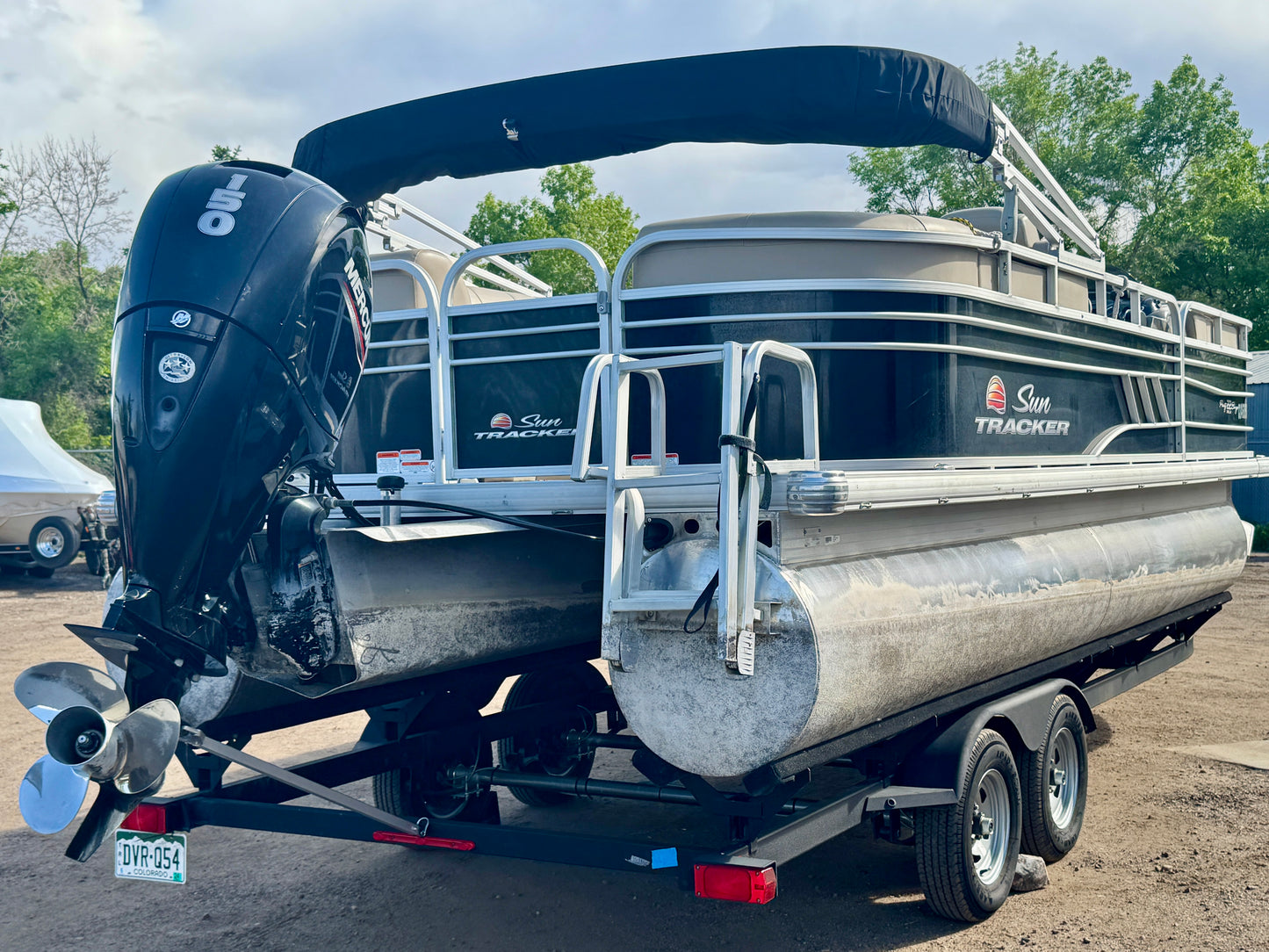 2021 Sun Tracker - Party Barge 22 DLX - 150HP