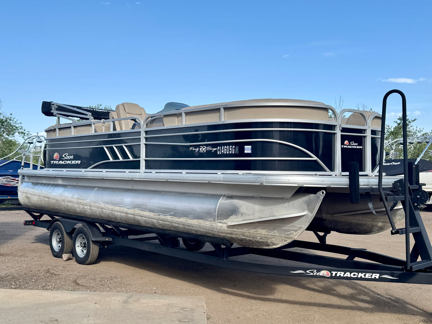 2021 Sun Tracker - Party Barge 22 DLX - 150HP