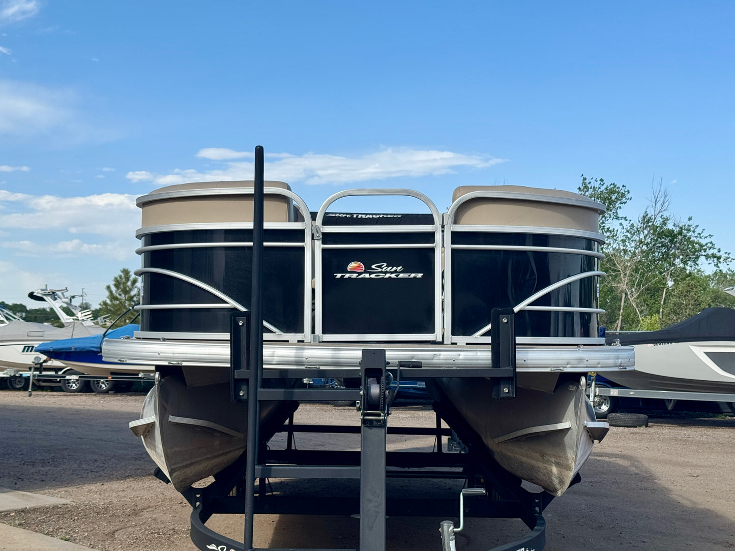 2021 Sun Tracker - Party Barge 22 DLX - 150HP