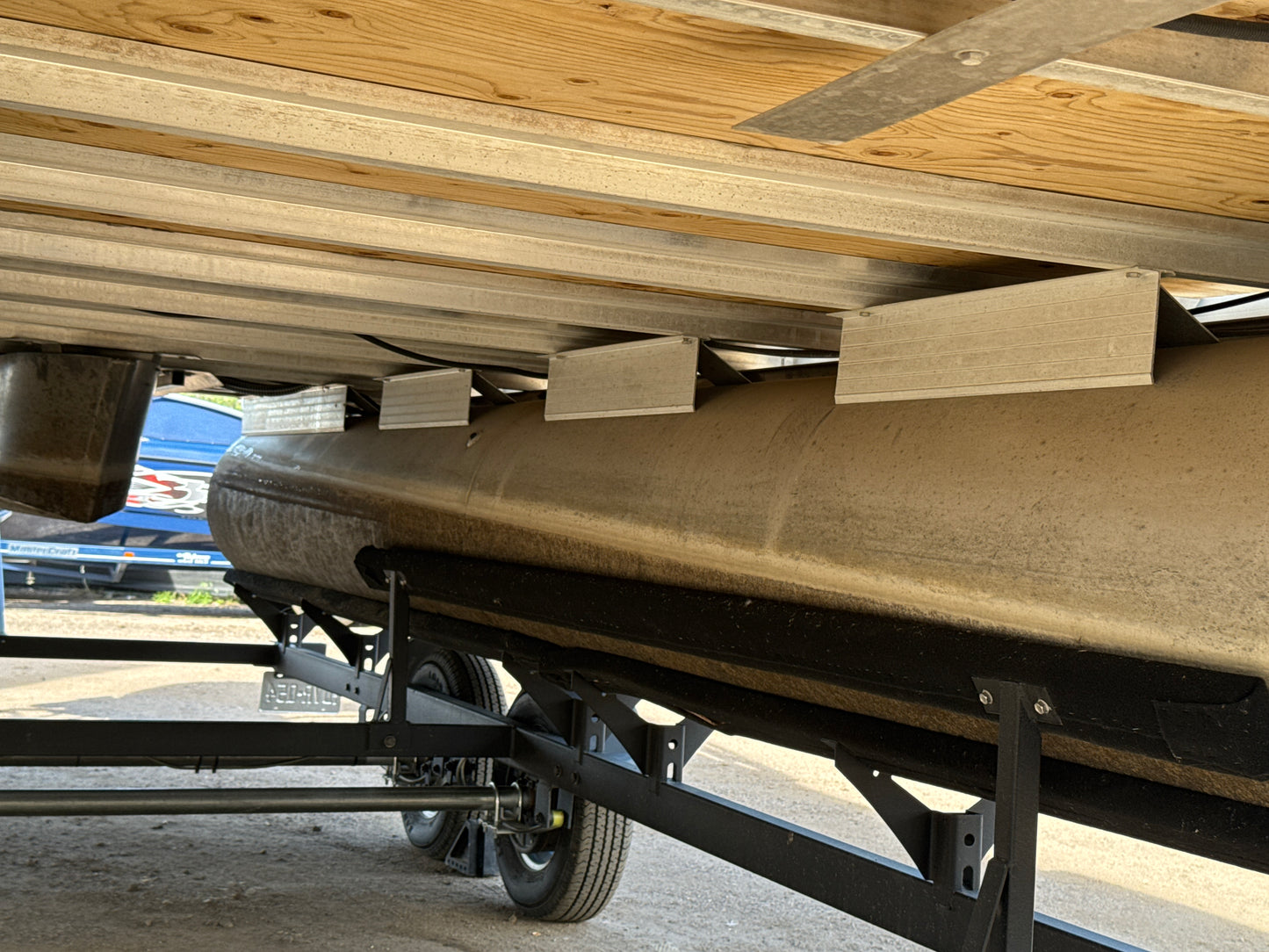 2021 Sun Tracker - Party Barge 22 DLX - 150HP
