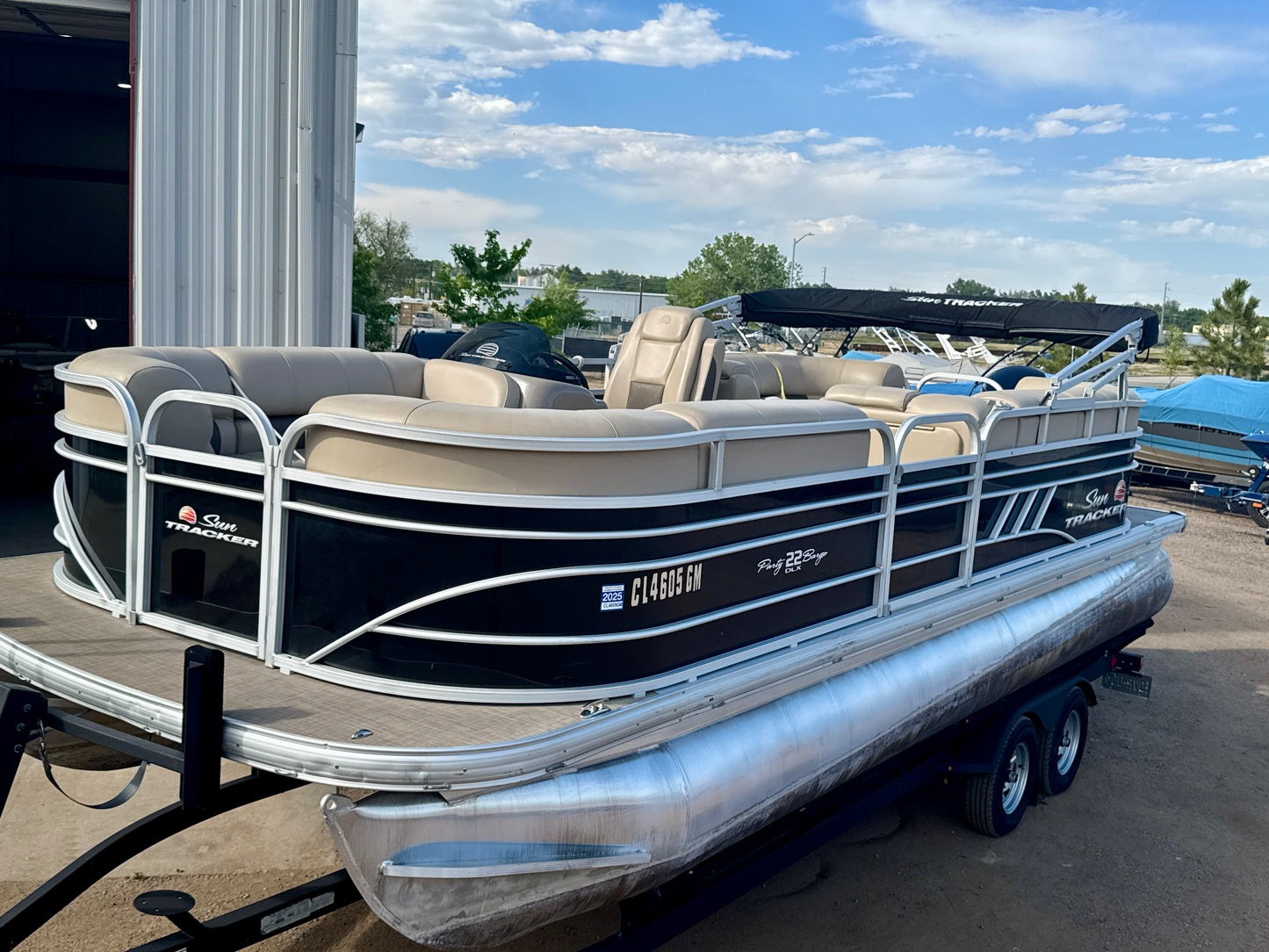 2021 Sun Tracker - Party Barge 22 DLX - 150HP