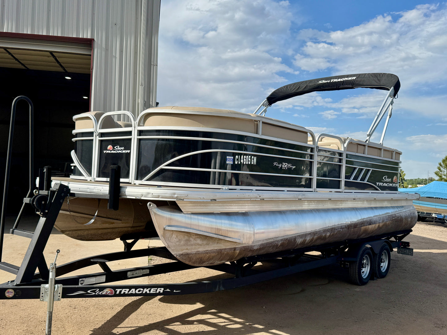 2021 Sun Tracker - Party Barge 22 DLX - 150HP