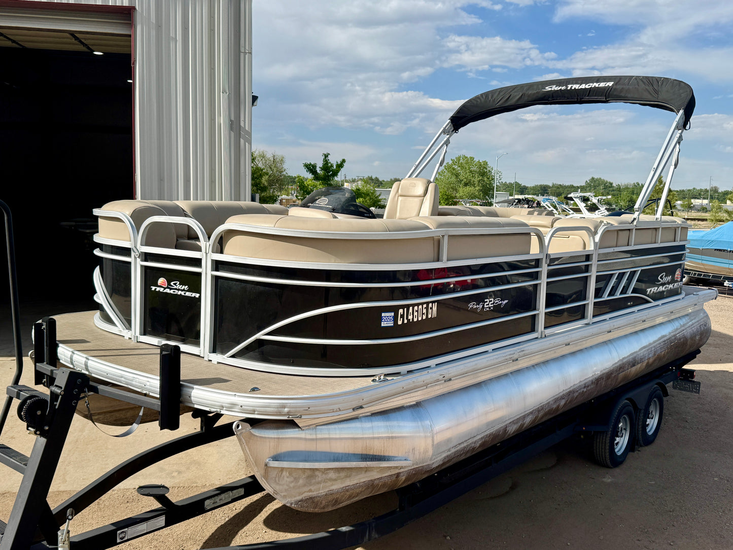 2021 Sun Tracker - Party Barge 22 DLX - 150HP