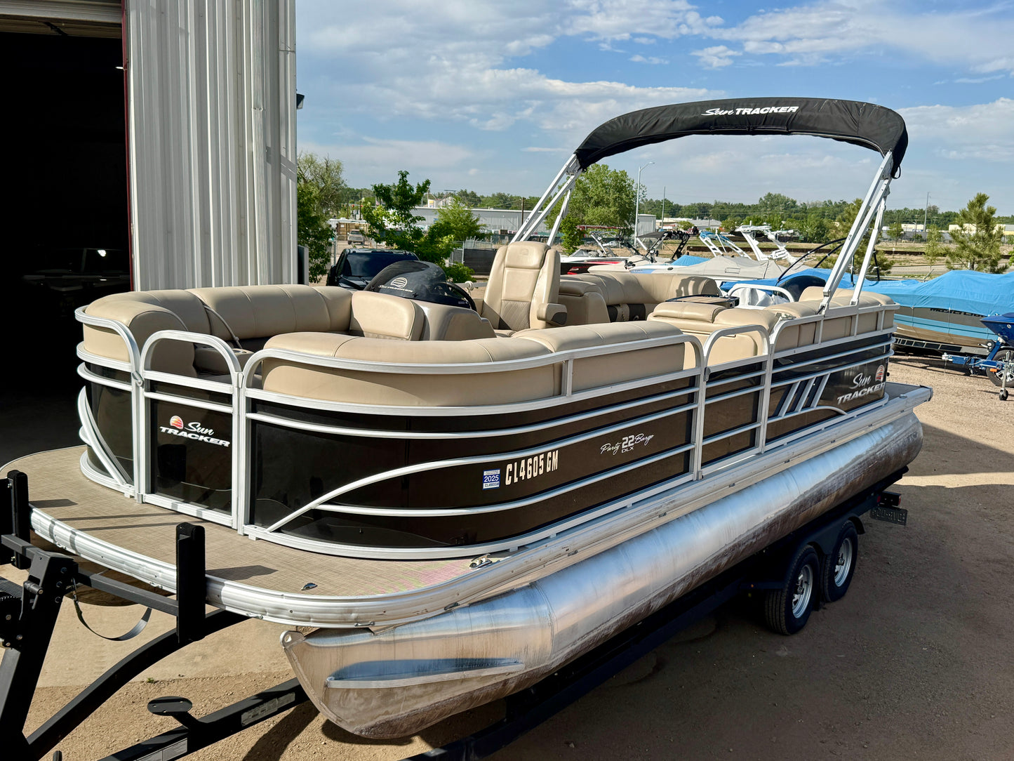 2021 Sun Tracker - Party Barge 22 DLX - 150HP