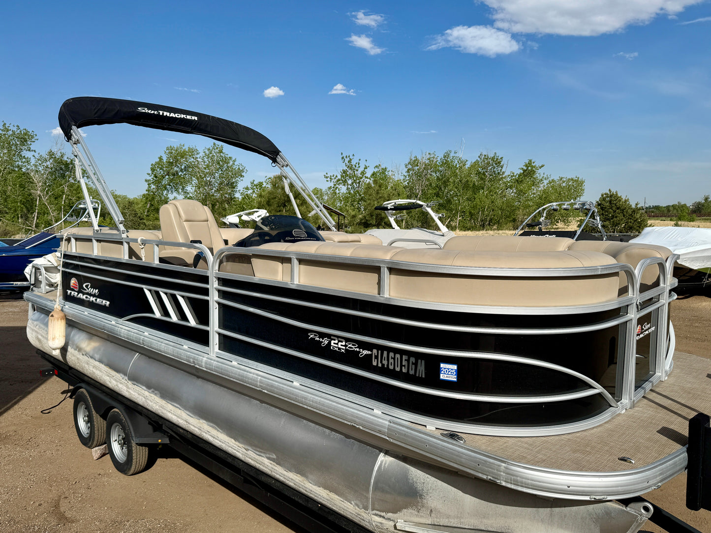 2021 Sun Tracker - Party Barge 22 DLX - 150HP