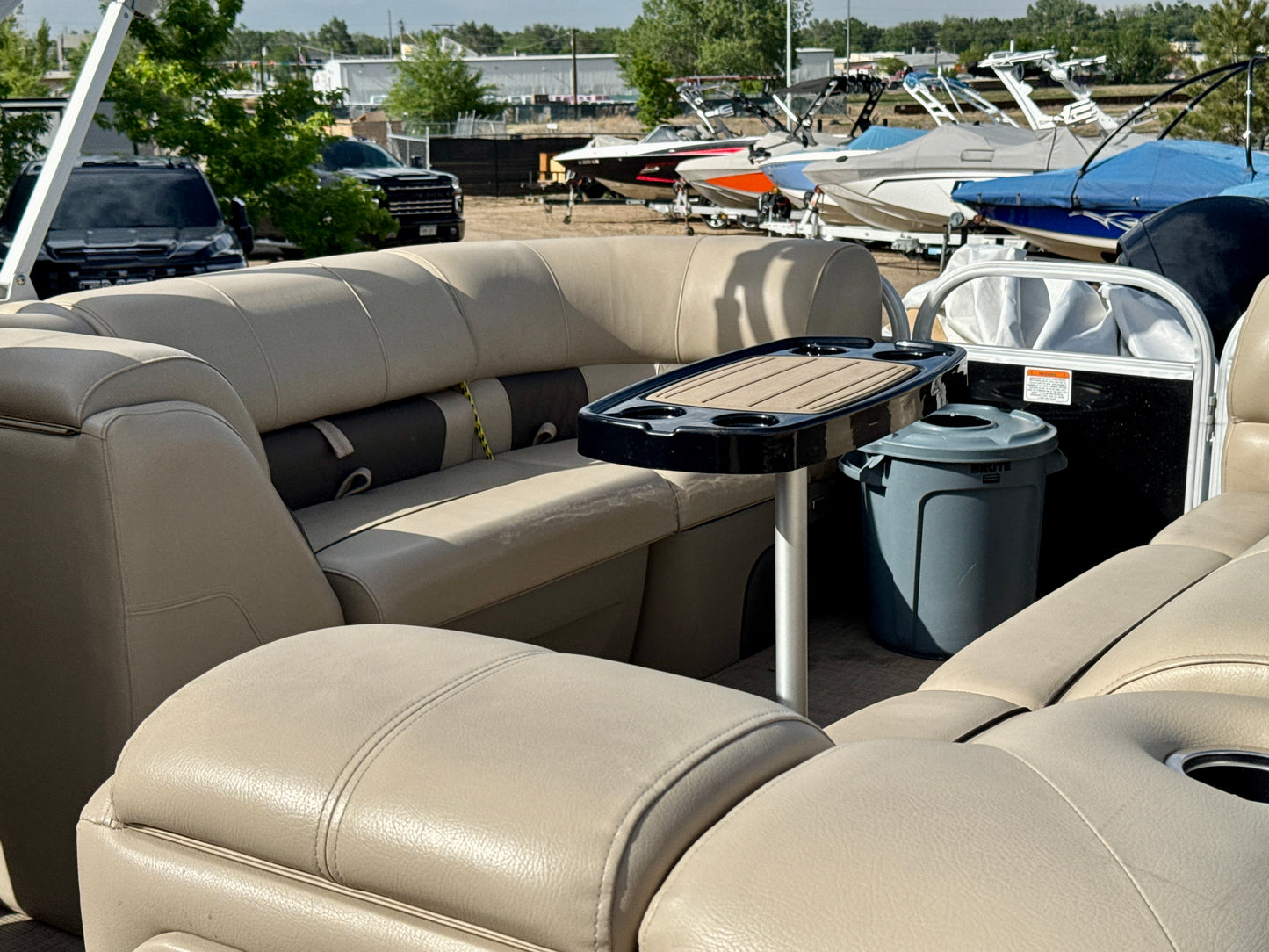 2021 Sun Tracker - Party Barge 22 DLX - 150HP