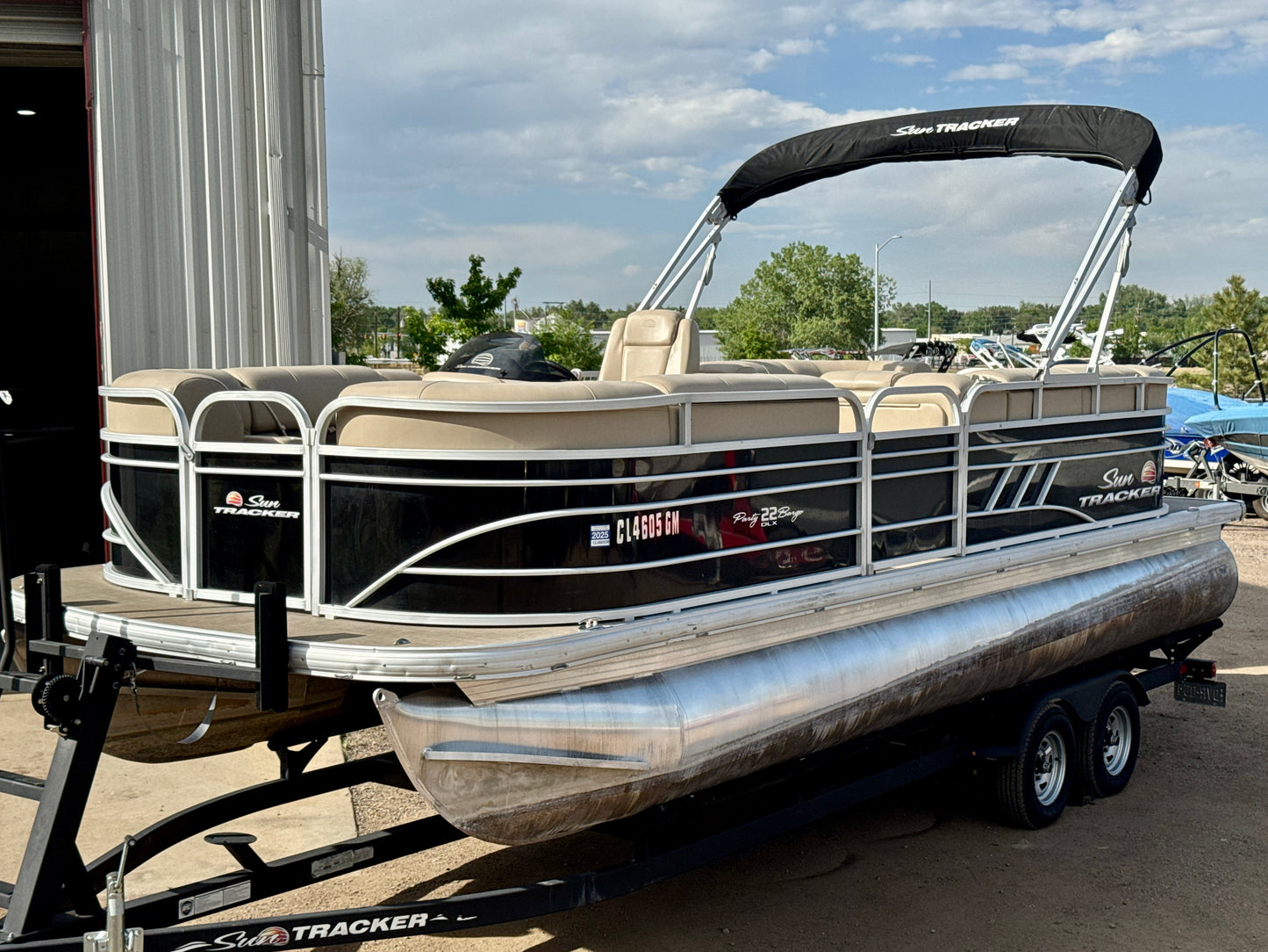 2021 Sun Tracker - Party Barge 22 DLX - 150HP