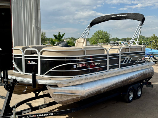 2021 Sun Tracker - Party Barge 22 DLX - 150HP