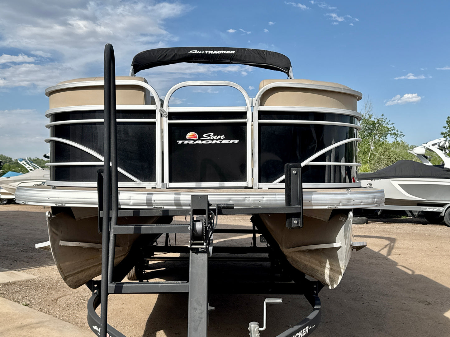 2021 Sun Tracker - Party Barge 22 DLX - 150HP