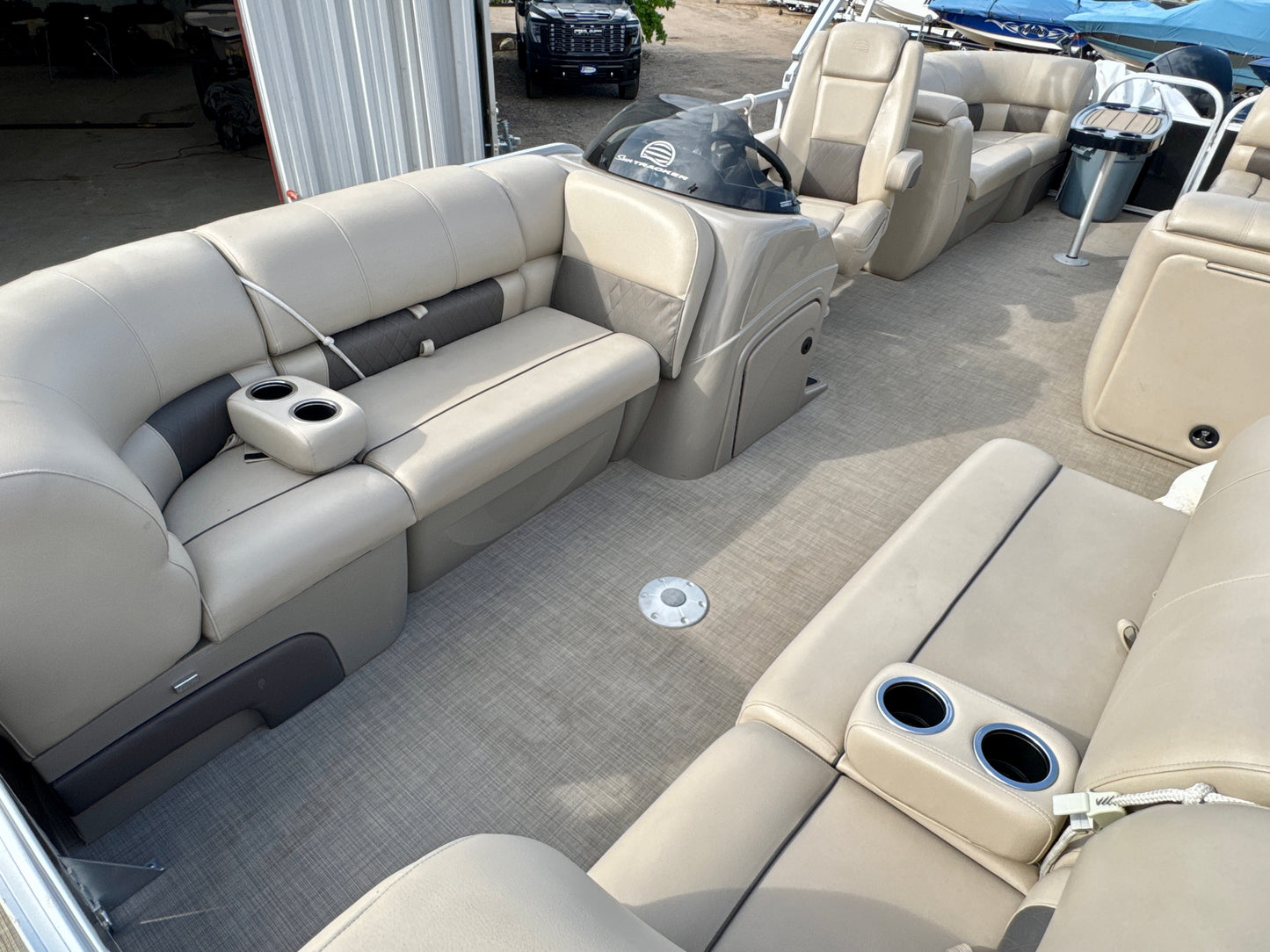 2021 Sun Tracker - Party Barge 22 DLX - 150HP