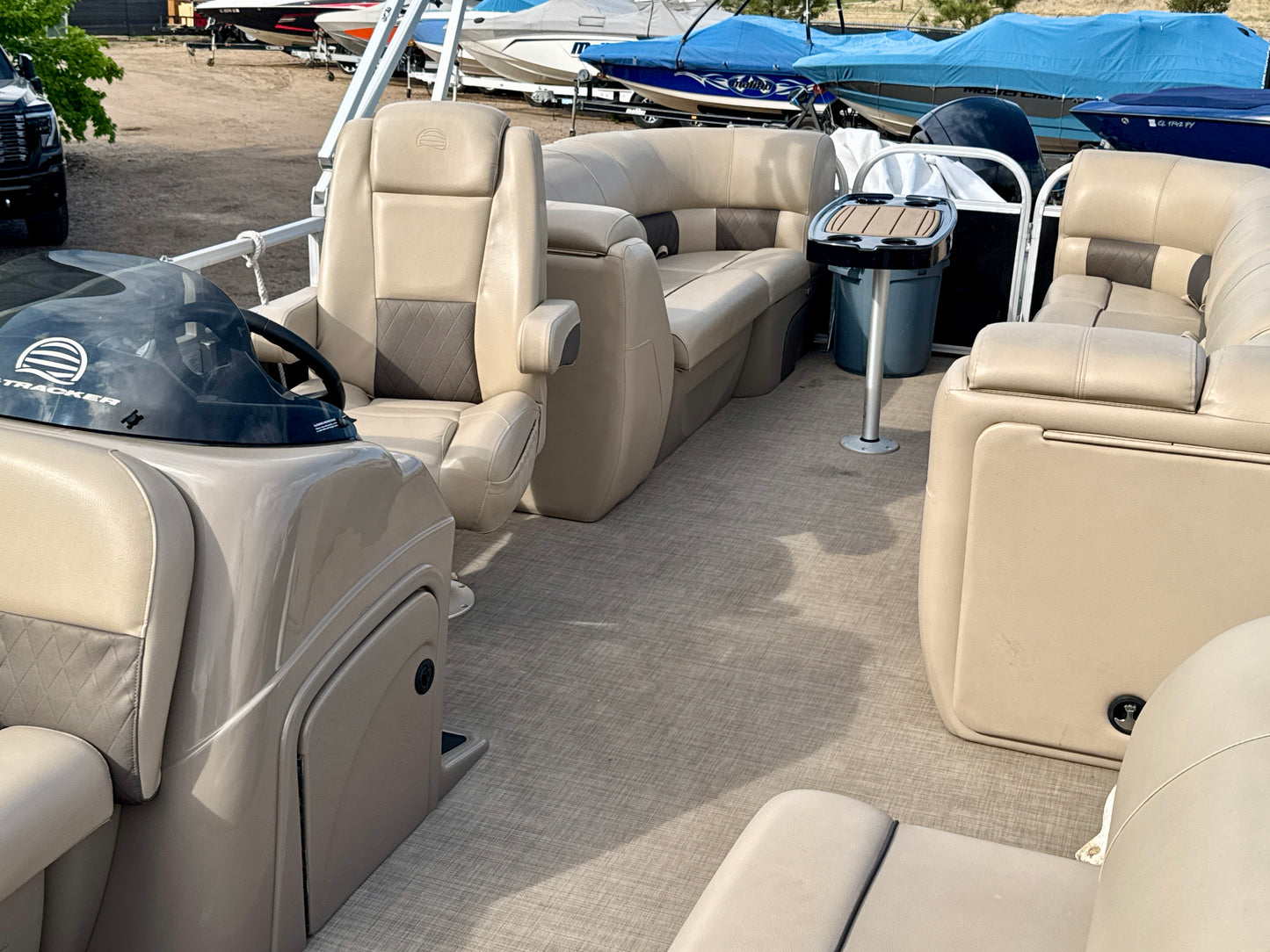2021 Sun Tracker - Party Barge 22 DLX - 150HP