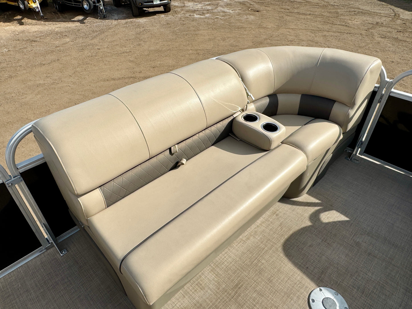 2021 Sun Tracker - Party Barge 22 DLX - 150HP