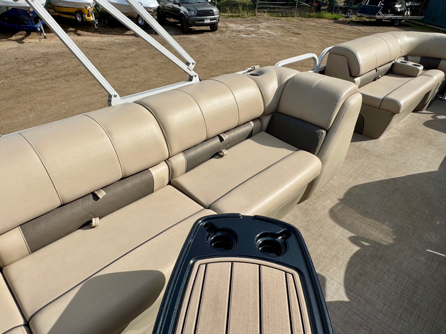 2021 Sun Tracker - Party Barge 22 DLX - 150HP